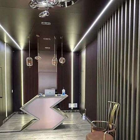 Lake View Suites 웨스트 엘로스톤 외부 사진