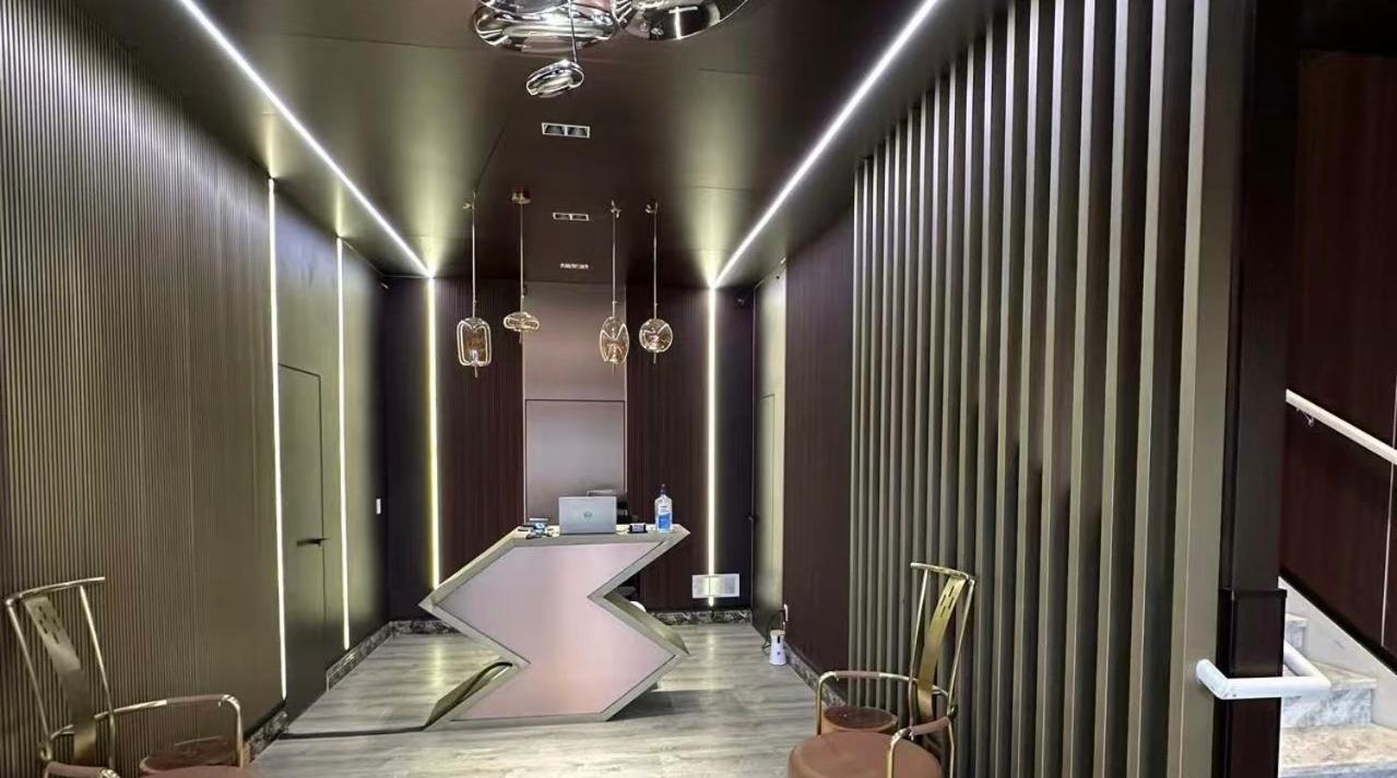 Lake View Suites 웨스트 엘로스톤 외부 사진