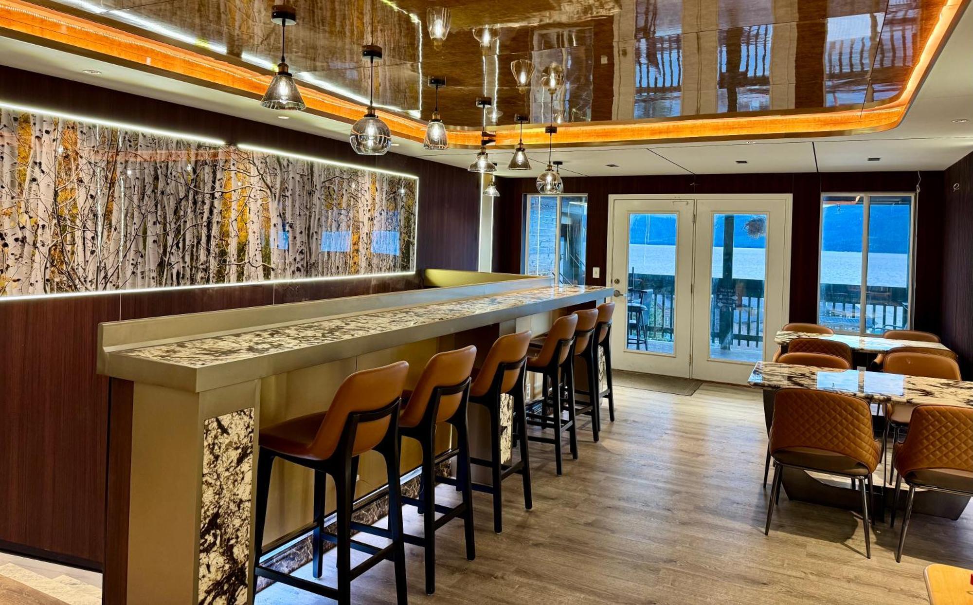 Lake View Suites 웨스트 엘로스톤 외부 사진