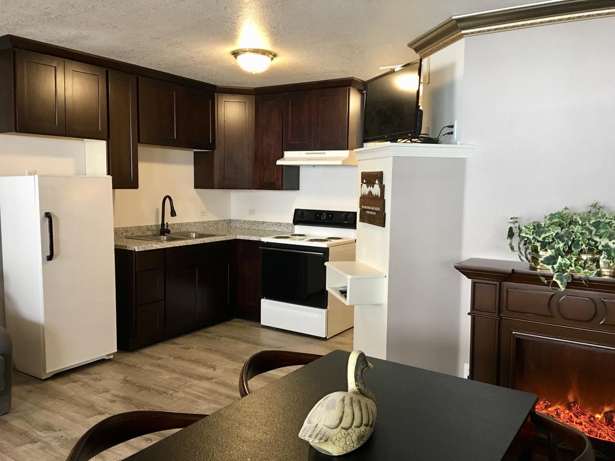 Lake View Suites 웨스트 엘로스톤 외부 사진