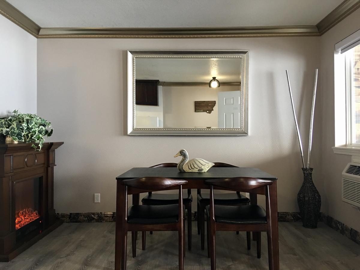 Lake View Suites 웨스트 엘로스톤 외부 사진